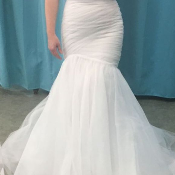 New White Wedding Dress, Small Size 6, Off-the-Shoulder, Mermaid, Corset Lace-up - Picture 7 of 15